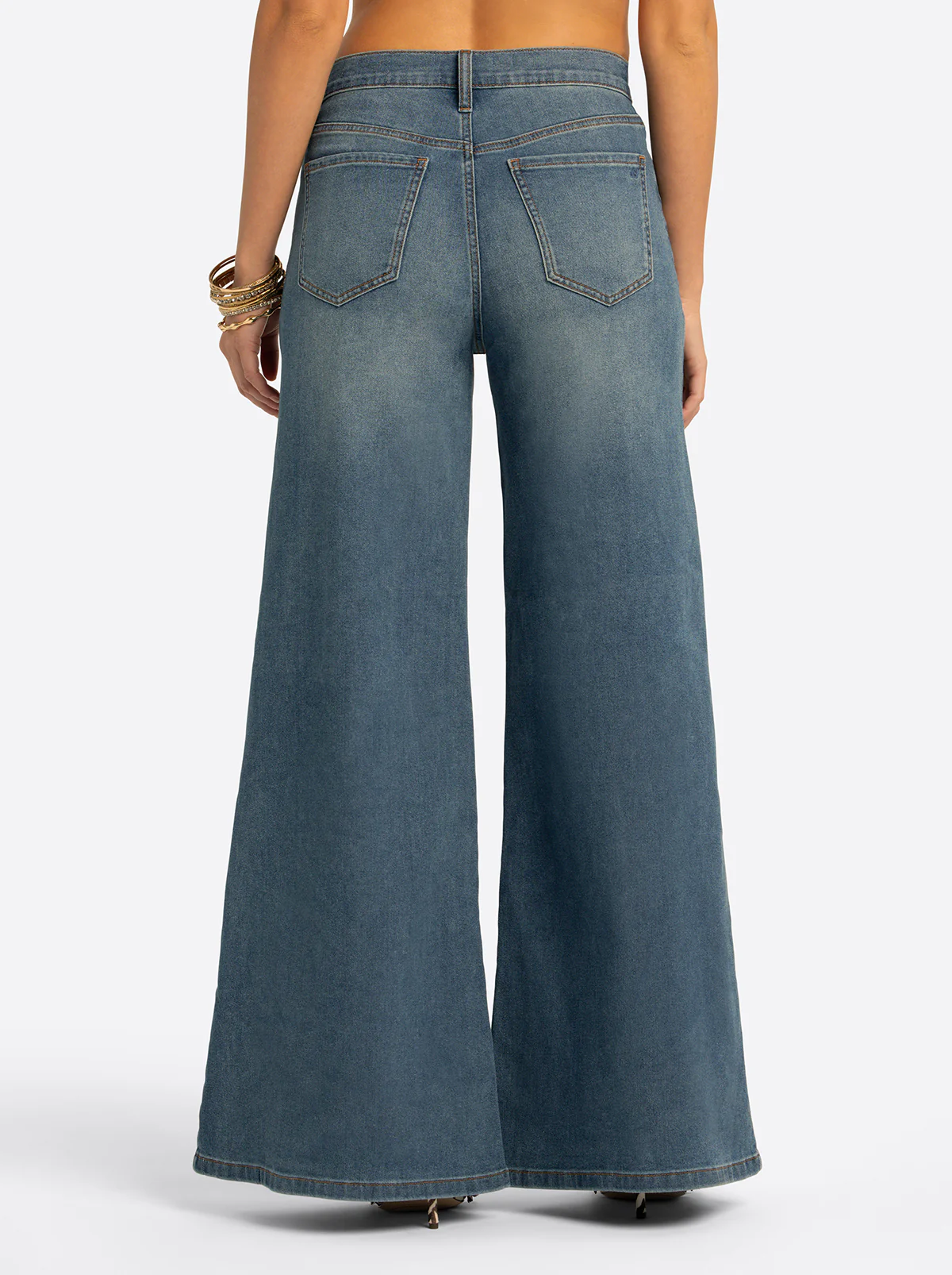 JS Jessica Simpson Claremont Super Wide Leg Jean in Seashell - Image 3