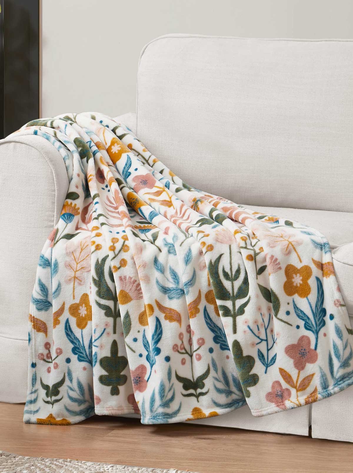 Mila Plush Throw in Blush - Image 3