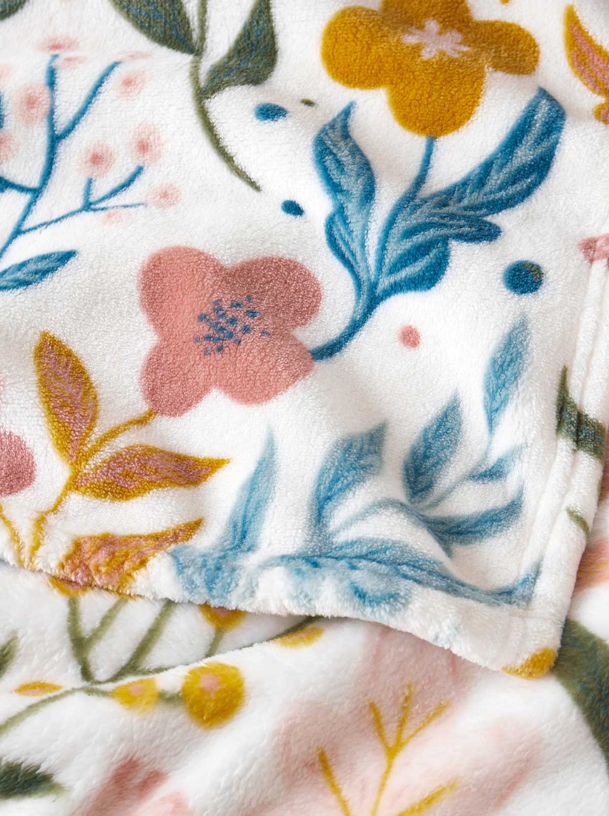 Mila Plush Throw in Blush - Image 4