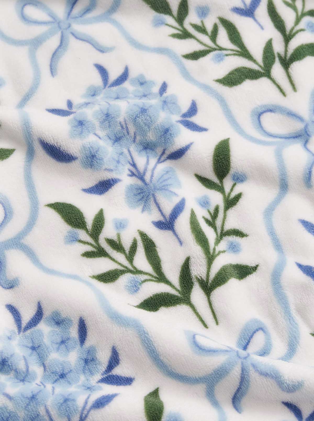 Plush Throw Blanket in Bow Floral Trellis Blue - Image 3